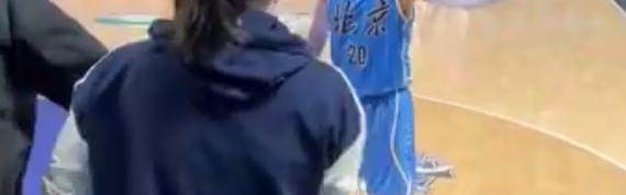 华体会体育登录-CBA媒体人斗嘴球员被取消资格 周琦曾和她对线