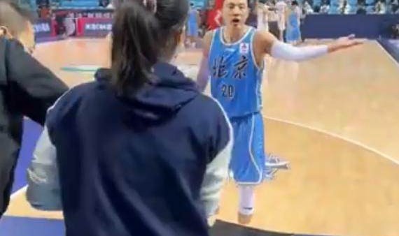 华体会体育登录-CBA媒体人斗嘴球员被取消资格 周琦曾和她对线