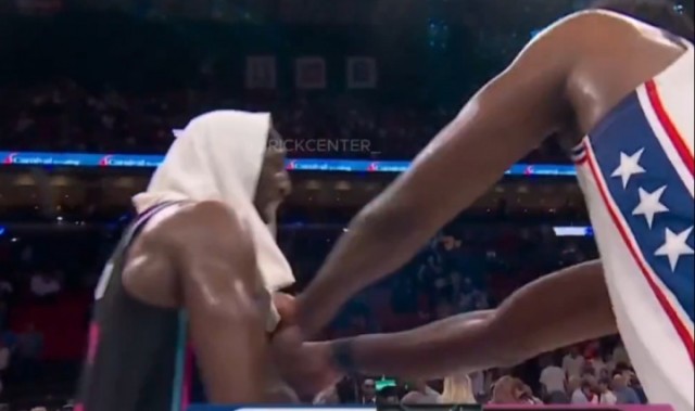 华体会体育注册-好兄弟打你怎么了？恩比德&amp;热巴赛后热聊掐喉 前者：我根本没犯规