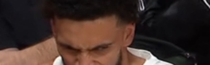 开拓者媒体人：卡马拉牙掉了 捡起来继续打球  他是顶级硬汉