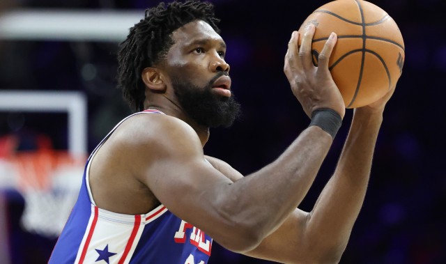 最后时刻送关键大帽！恩比德19中8砍下29分6板 罚球13中10